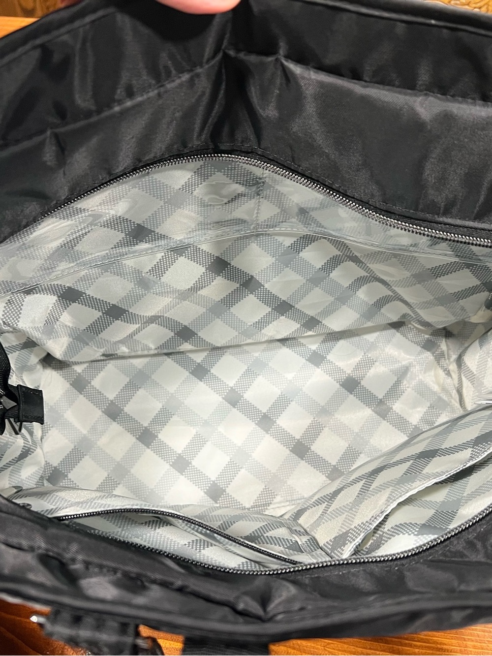 Lug Cabby in Black - Picture 2 of 5